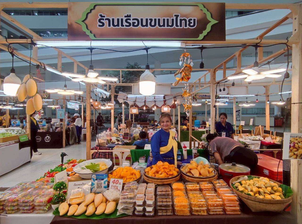 ขอเชิญชวนทุกท่าน ร่วมสัมผัสความงดงามและอุดหนุนผลิตภัณฑ์อันทรงคุณค่า ในงาน ROADSHOW OTOP SAKAEO 2026 ซึ่งในปีนี้มาในธีมสุดพิเศษ "The Royal Legacy & Golden Prosperity : มรดกแห่งภูมิปัญญา สู่ความมั่งคั่งสีทอง"